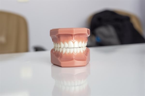 Prótese dentária completa — função e estética devolvidas